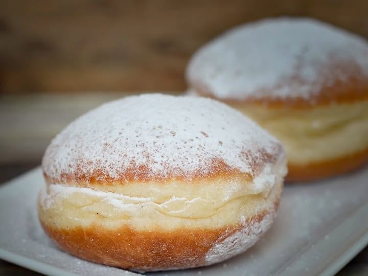 Titel: „Krapfen mit Vanillecremefüllung: Ein Himmlisches Süßes Vergnügen“