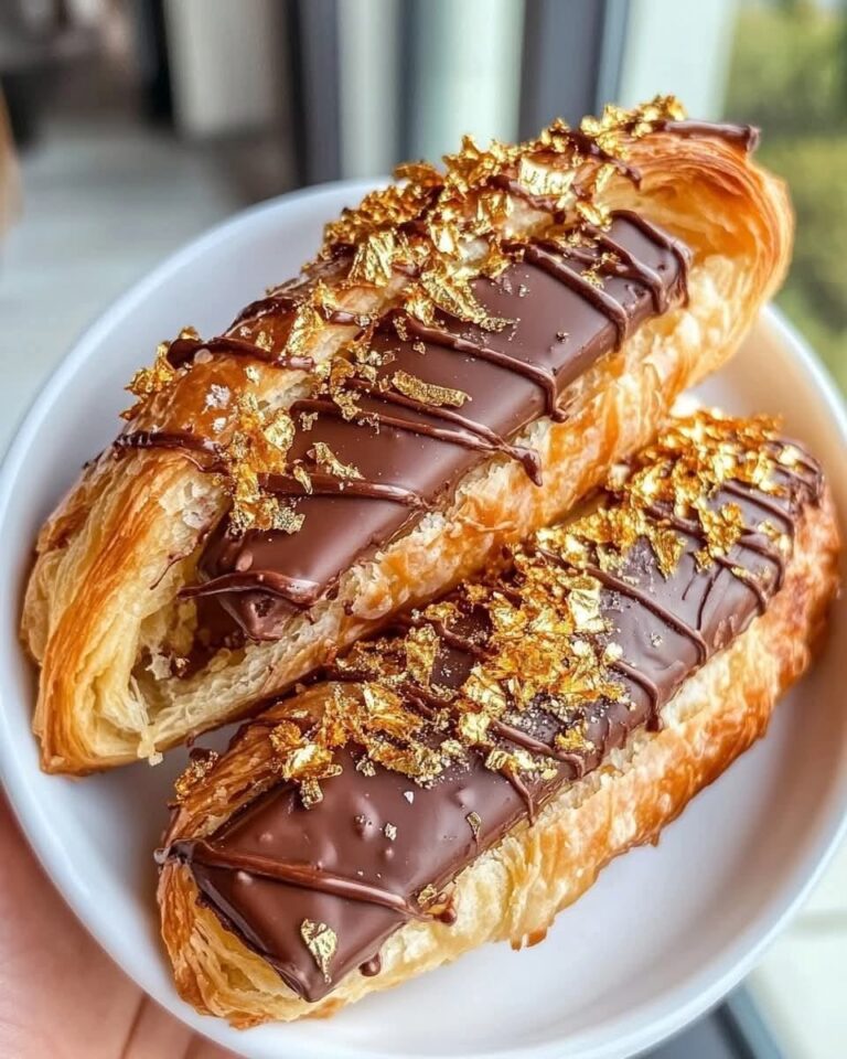 🍫🥐Schokoladenträume mit Goldflair – Luxuriöse Croissants für besondere Momente