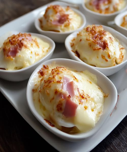 Gekochtes Eiergratin mit Schinken und Käse-Béchamel: Ein wohltuender Klassiker