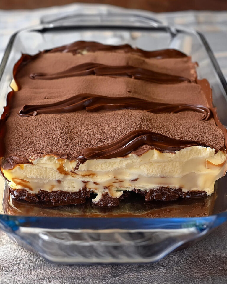 Schokoladen-Eclair-Kuchen ohne Backen – Ein himmlisches Dessert für Schokoladenliebhaber 🍫🍰