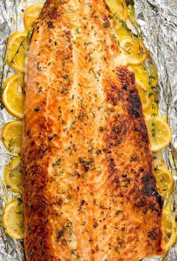 Gebackener Lachs in Folie: Das perfekte Rezept für zarten, saftigen Fisch mit minimalem Aufwand!