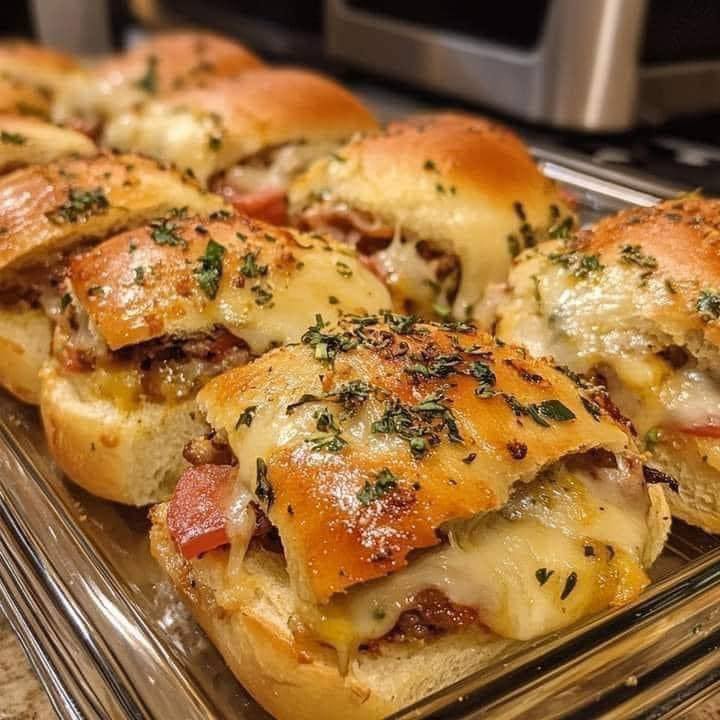 Pikante Italienische Deli Sliders auf Hawaiian Rolls: Ein Genuss für jede Party