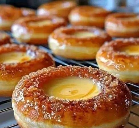 Himmlische Donuts mit Karamellglasur und Cremefüllung: Ein Rezept für den süßen Genuss