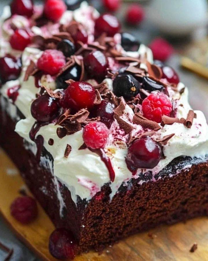 Klassische Schwarzwälder Kirschtorte: Ein Meisterwerk der deutschen Pâtisserie