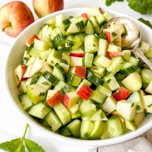 Apfel-Gurken-Salat – Ein erfrischendes und gesundes Rezept für heiße Tage