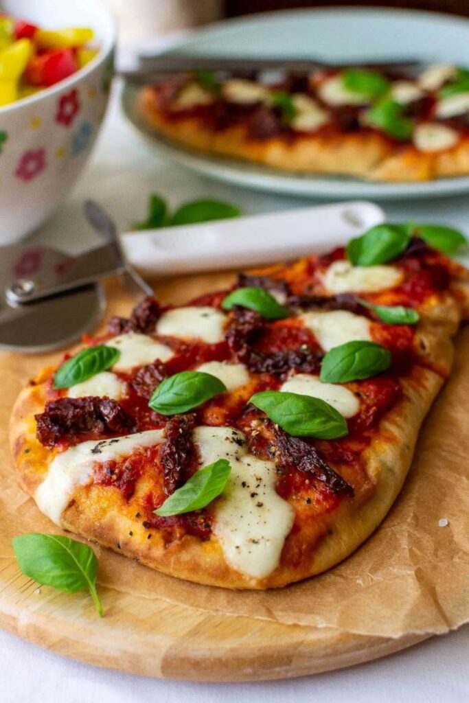 Schnelle Naan-Brot-Pizza aus der Heißluftfritteuse – Perfekt für den kleinen Hunger