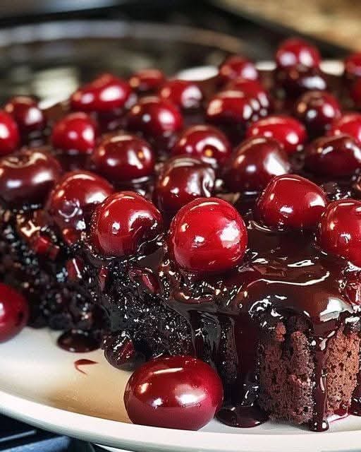 Schokoladen-Kirsch-Upside-Down-Kuchen: Ein verführerischer Klassiker mit einem Twist