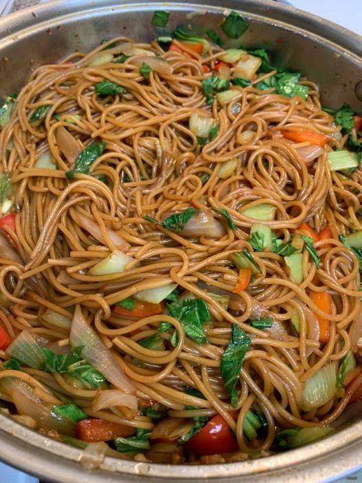 Lo Mein Rezept: Leckeres, schnelles asiatisches Nudelgericht