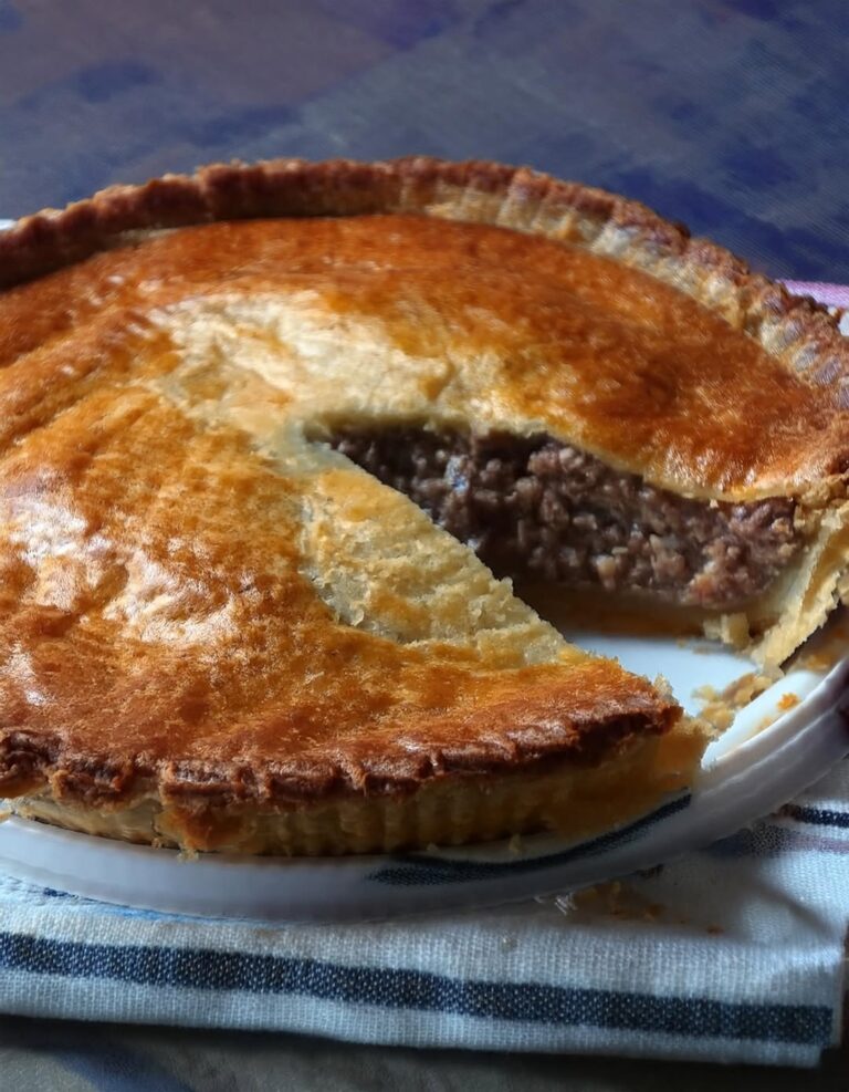 Tourtière: Die klassische französisch-kanadische Fleischpastete 🥧🥘