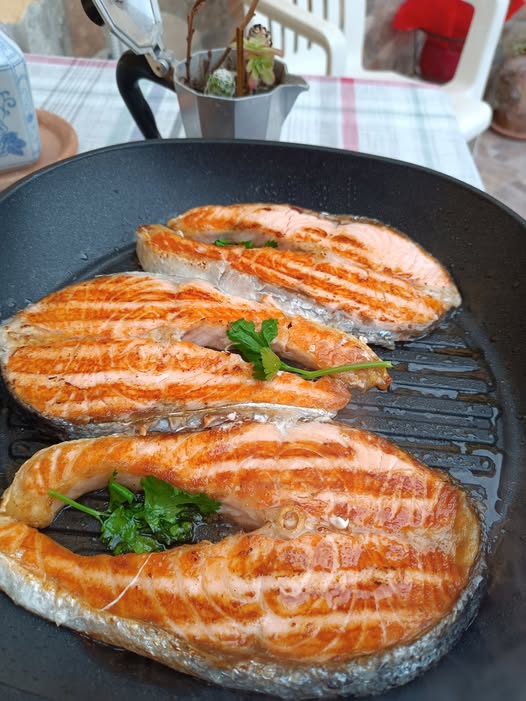 Frisch Gegrillter Lachs: Ein Geschmackvoller und Gesunder Genuss