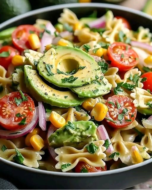 Pasta-Avocado-Salat – Leichtigkeit und mediterrane Aromen