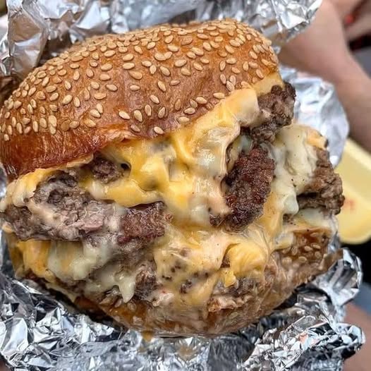 Der Doppel-Cheeseburger Deluxe: Das ultimative Rezept für wahre Burger-Gourmets